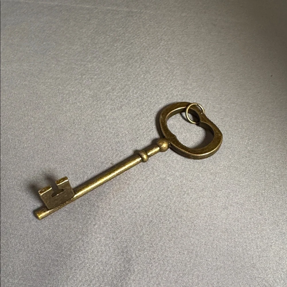 Silver Heart‎ Decor with Key